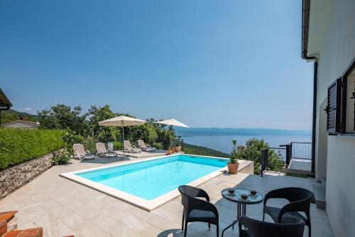 Holiday Home in Icici with Seaview, Balcony, Air condition, WIFI (4683-1)