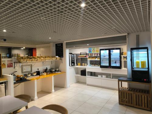 Brit Hotel Porte d'Espagne - image 14