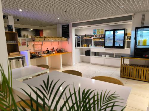 Brit Hotel Porte d'Espagne - image 7