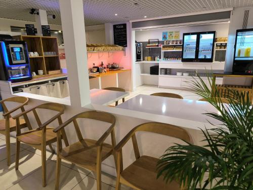 Brit Hotel Porte d'Espagne - image 12