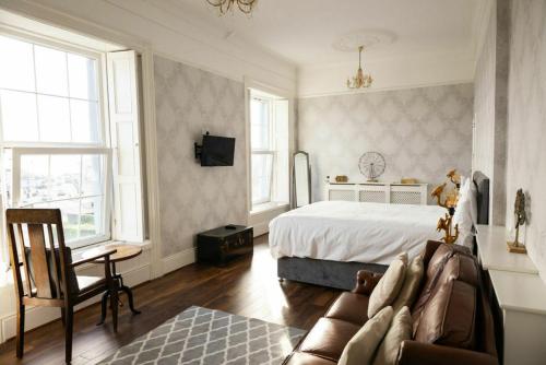 Beach Views Elegant & Modernised 5BD Period Home in Tramore