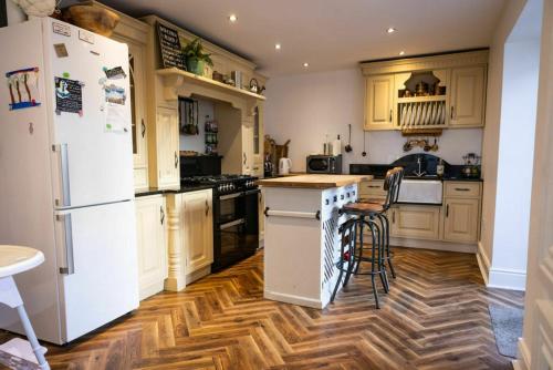 Beach Views Elegant & Modernised 5BD Period Home in Tramore