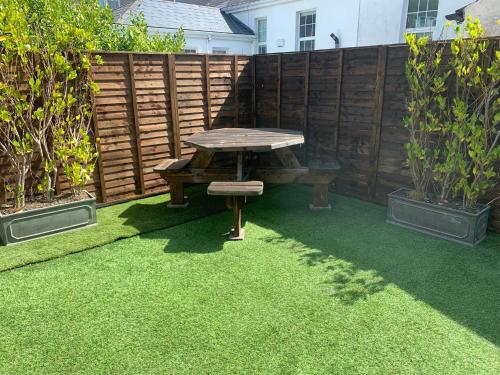 Beach Views Elegant & Modernised 5BD Period Home in Tramore