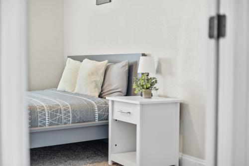 Cozy 2-Bedroom Retreat w/Wi-fi & Keurig Coffee, Atlanta
