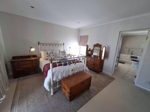Holiday Home room in OosiesRus - Charming Langebaan Villa with Garden View