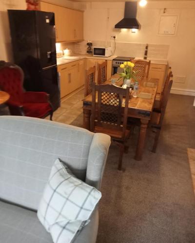 Cottage in Saddleworth with private garden and great views in 奧爾德海姆