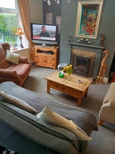 Cottage in Saddleworth with private garden and great views in 奧爾德海姆