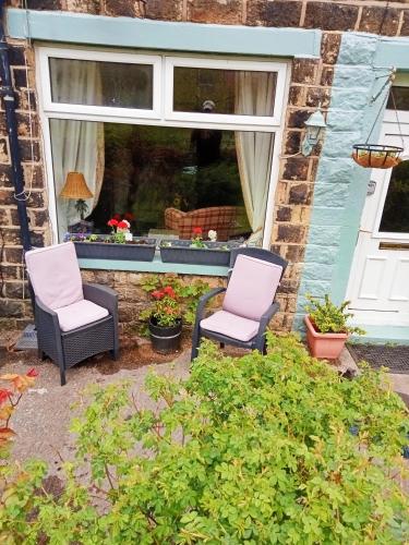 Cottage in Saddleworth with private garden and great views in 奧爾德海姆