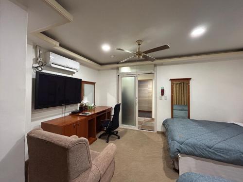 room detail thumbnail 1