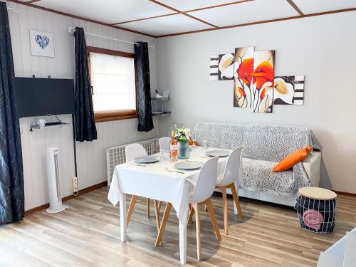 2 bedrooms, 4 beds