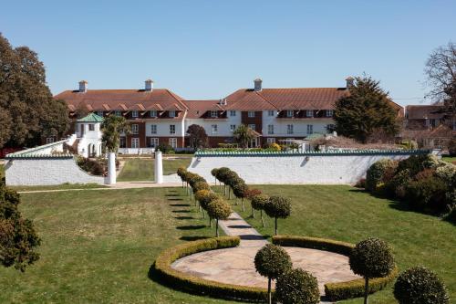 Hotellet från utsidan, Warner Hotels - Bembridge Coast in Brading