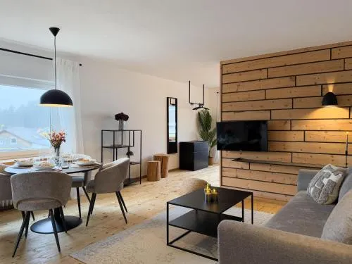 Kuckucksnest mit Sonnenbalkon am Wald mit Grillplatz in Lenzkirch, Deutschland