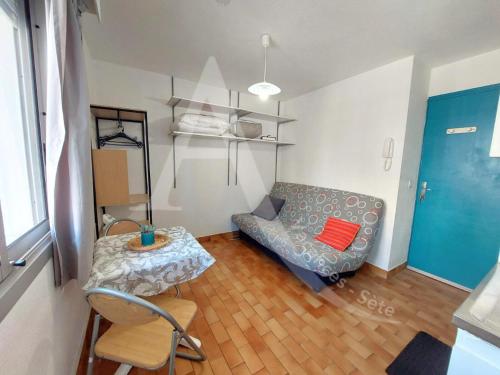 Studio room in Studio entre vie de quartier et plages