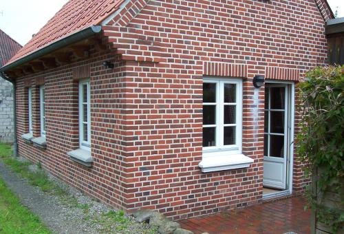 Exterior view, kleine meerZeit, sußes Knusperhauschen mit Kaminofen in Landkirchen