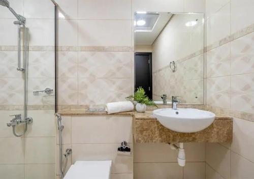 Cozy Studio Apartment with downtown views - image 10
