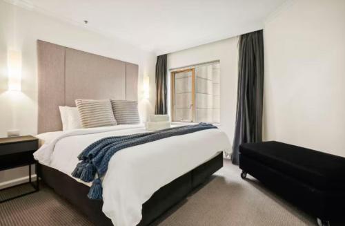 Spectacular Apartment with Harbour Bridge Views - image 11