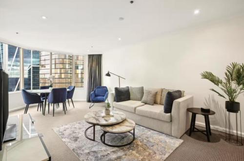 Spectacular Apartment with Harbour Bridge Views - image 2