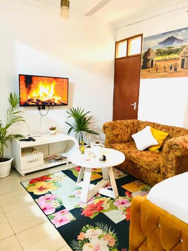 ห้องส่วนกลางสำหรับนั่งเล่น/ดูทีวี, Softlife Home Classic Studio 2 in มอมบาซา