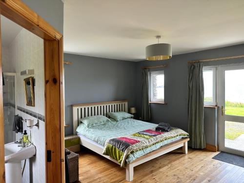 Ryan's Seaside Escape - Entire House On the Ocean in Caherdaniel