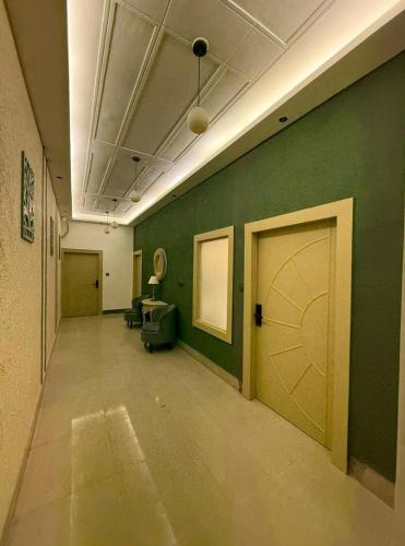 Hol, Divine Hotel in Karnal