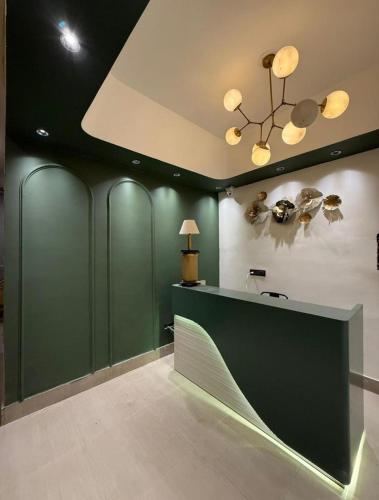 Hol, Divine Hotel in Karnal