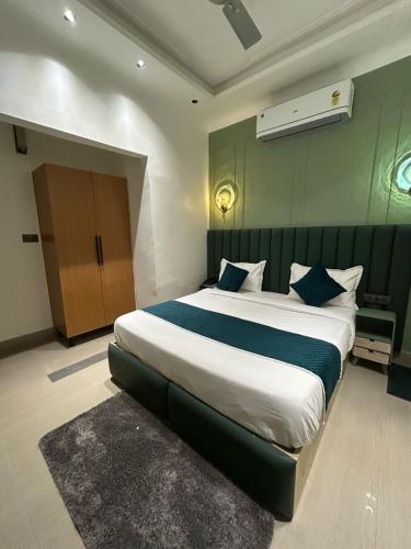 Divine Hotel in Karnal