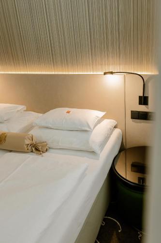 Superior Double Room image 7