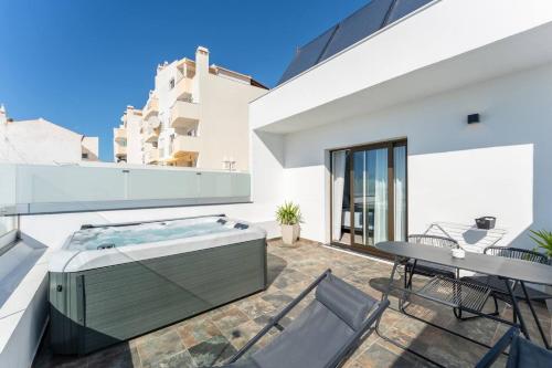 Malpique heated pool & Jacuzzi Guest House in Albufeira