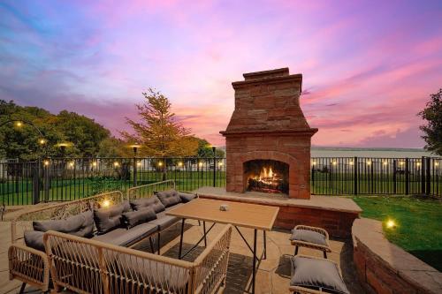 Luxury Lakefront Living - 5BD on Lake Ray Hubbard in Rowlett, USA