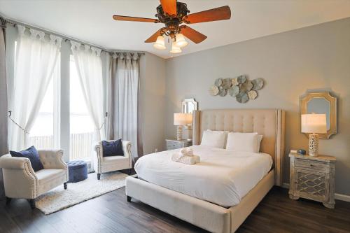 Luxury Lakefront Living - 5BD on Lake Ray Hubbard in Rowlett, USA