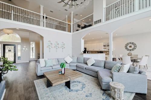 Luxury Lakefront Living - 5BD on Lake Ray Hubbard in Rowlett, USA