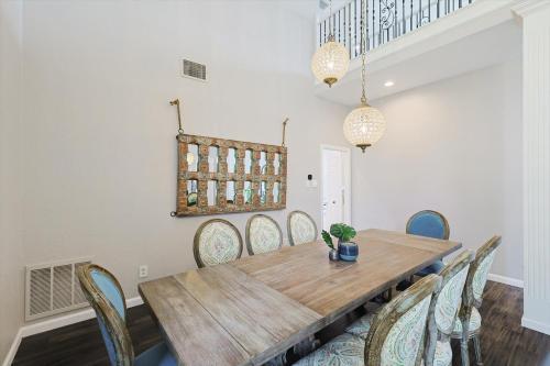 Luxury Lakefront Living - 5BD on Lake Ray Hubbard in Rowlett, USA