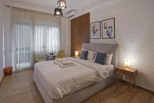 Bellissimo Ctr Stylish Reno 2BR Apt near Acropolis, Athens