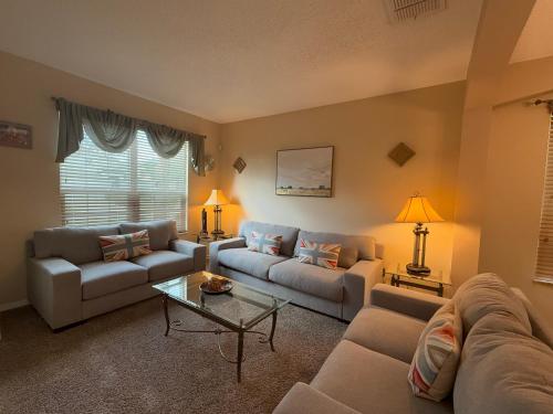 Seasons Villa 6 bedrooms, 4 masters and water view in Kissimmee, USA