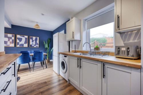 Charming Terrace House for Relaxing Retreat in Dumbarton