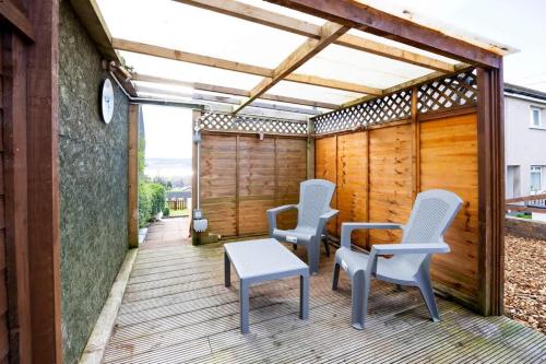 Charming Terrace House for Relaxing Retreat in Dumbarton