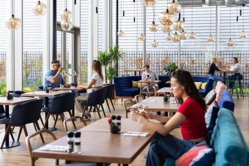 YOTEL Amsterdam - image 10