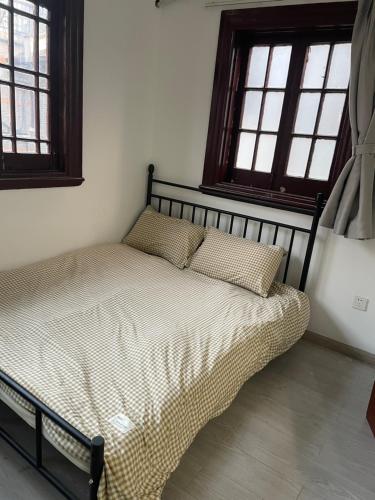 One-Bedroom Apartment image 8