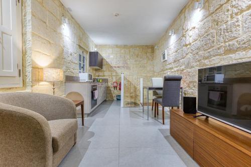 Cosy 1BR home in the heart of vibrant Valletta by 360 Estates, Валетта (фото 8)