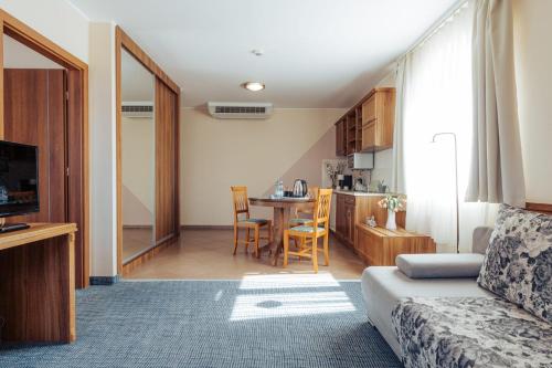 One-Bedroom Apartment with Terrace