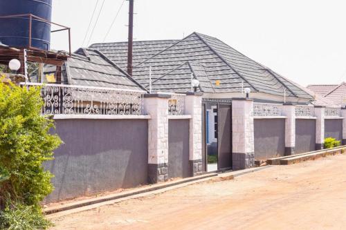 Tunjor Homes in Джос