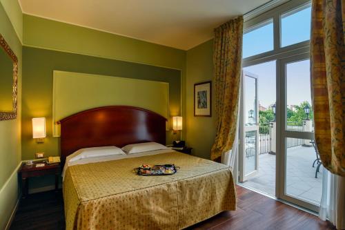 1 queen bed