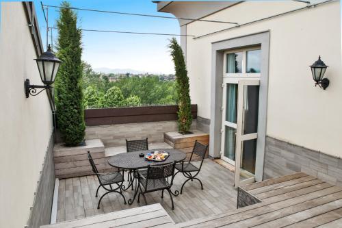 Suite with Balcony image 10