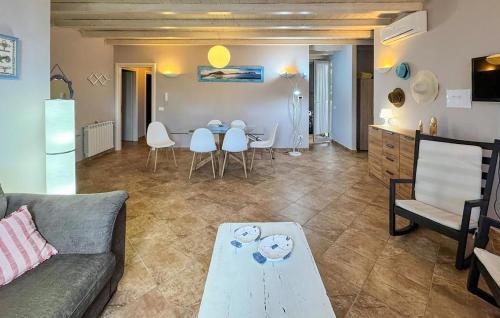  Stunning Home In Altavilla Milicia in Altavilla Milicia