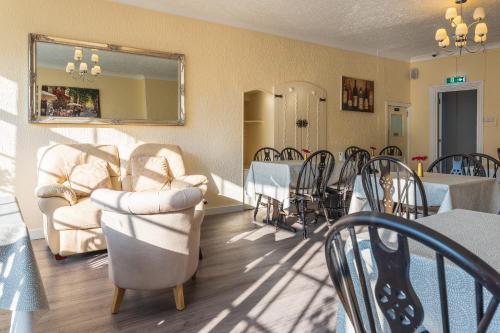 Highcliffe Hotel - image 9