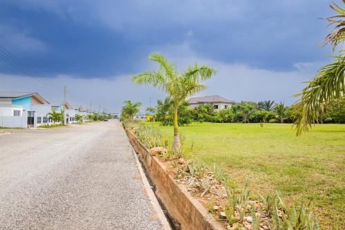A környék, Everyone deserves to rest from their labor in Aburi
