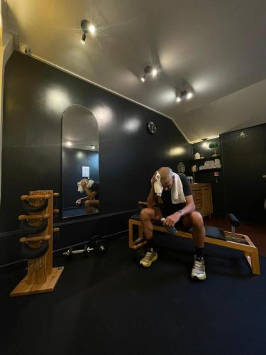 Hotel de Neuville Arc de Triomphe - image 13