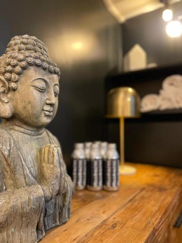 Hotel de Neuville Arc de Triomphe - image 14