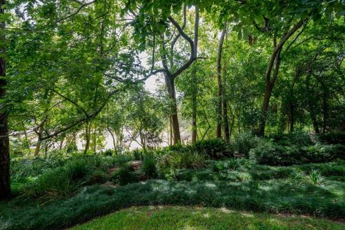 Unique Townhome Next to Memorial Park with Two Car Garage near Beer Can House