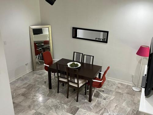 Unique Townhome Next to Memorial Park with Two Car Garage near Beer Can House